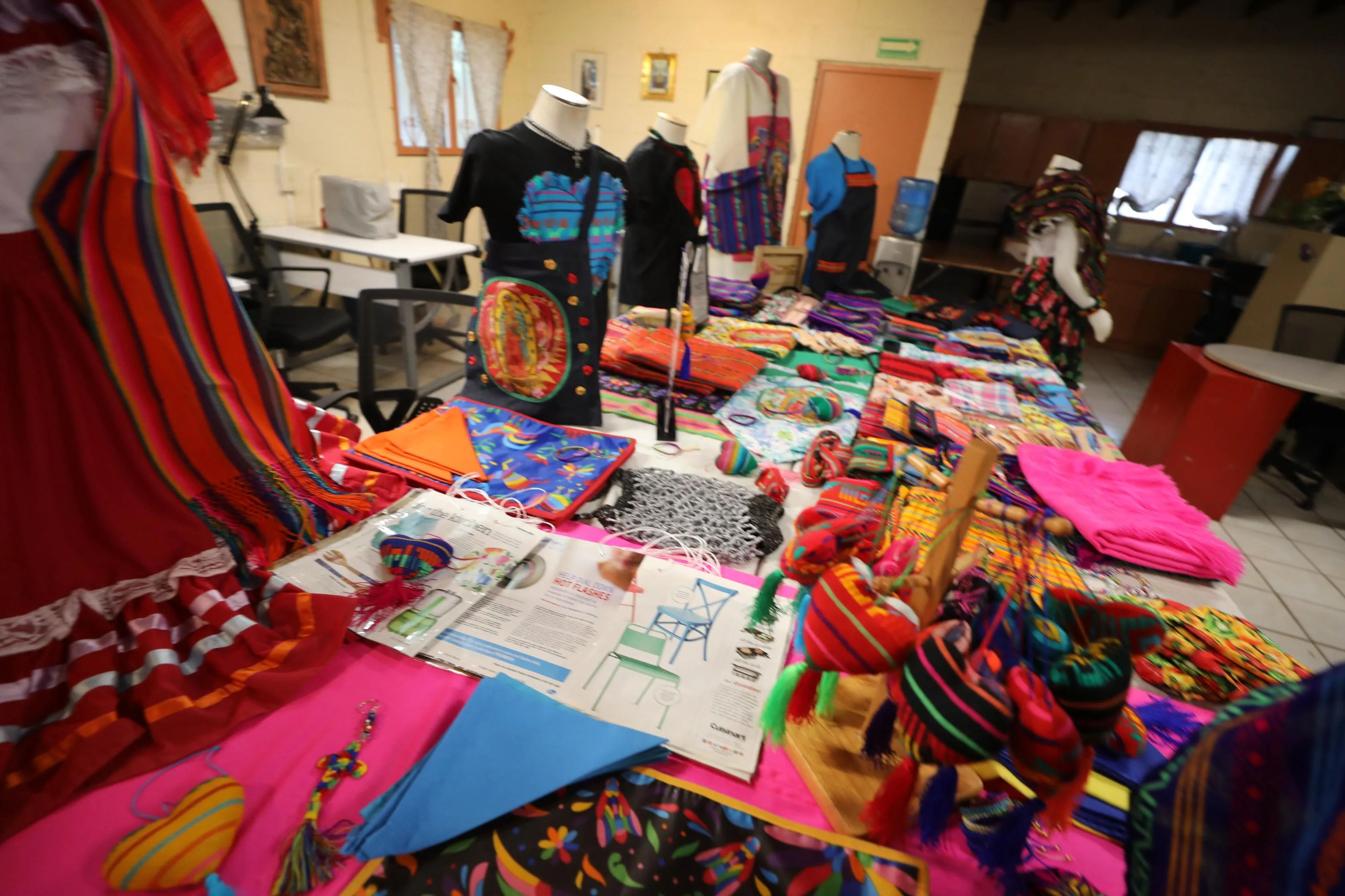 Alcalde de Ciudad Juárez entrega apoyo a proyectos ganadores del Presupuesto Participativo 2025 - imagen 2