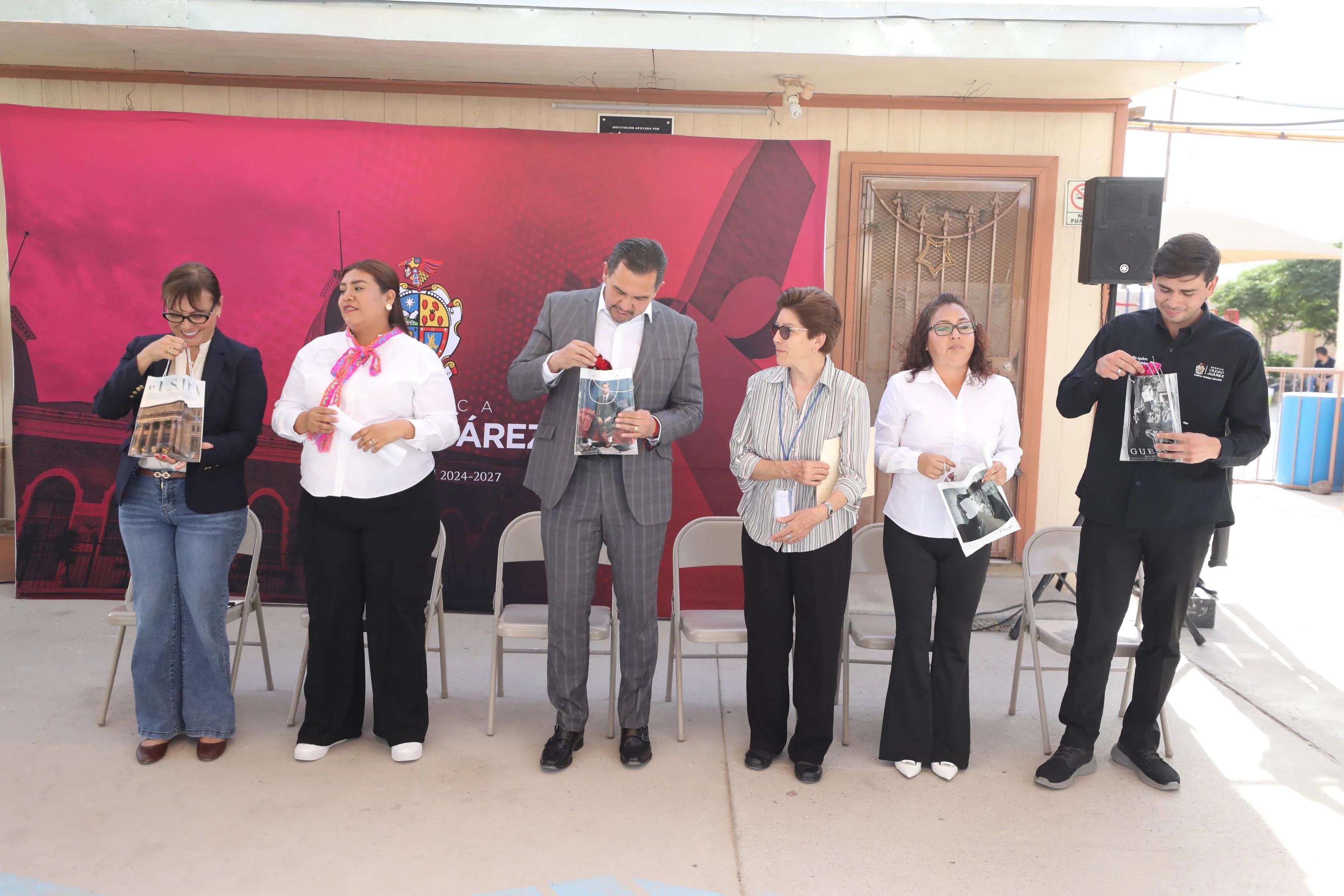 Alcalde de Ciudad Juárez entrega apoyo a proyectos ganadores del Presupuesto Participativo 2025 - imagen 9