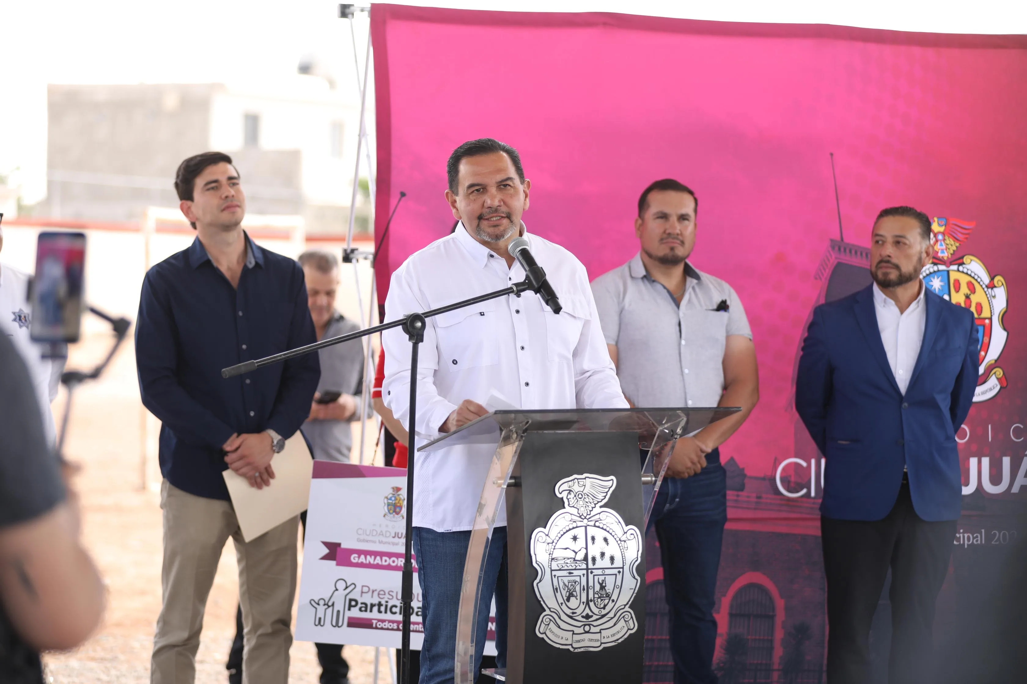 Presidente Municipal entrega obras por 8.6 millones de pesos en secundarias de Praderas del Sol - imagen 11