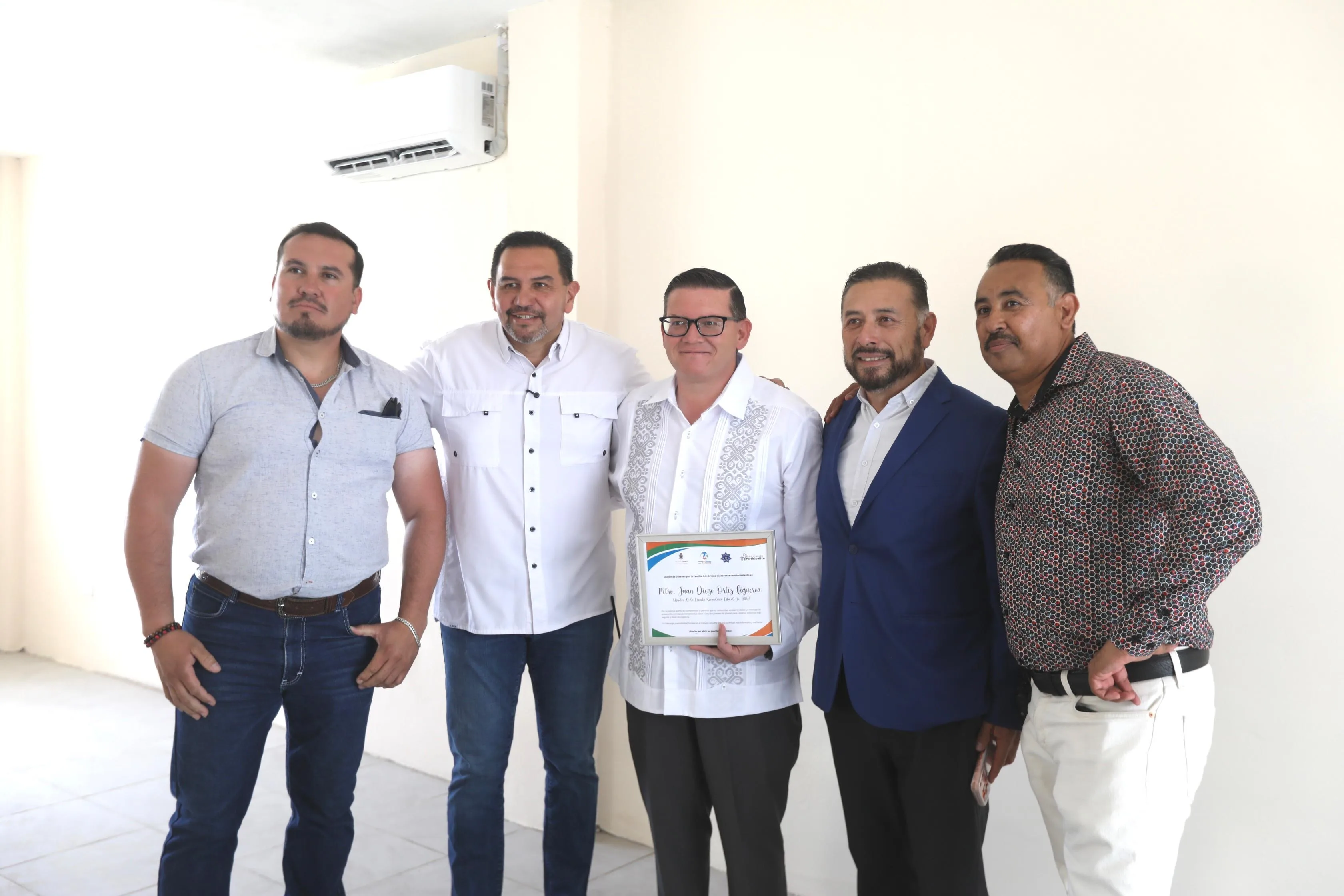 Presidente Municipal entrega obras por 8.6 millones de pesos en secundarias de Praderas del Sol - imagen 12