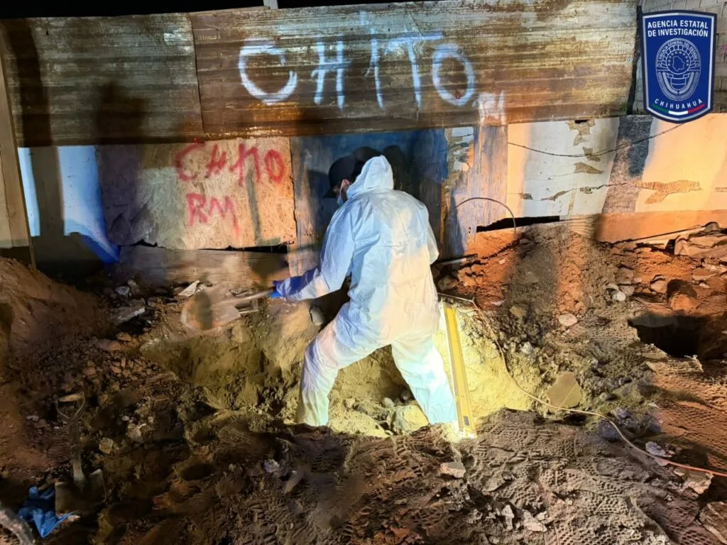 Hallan cuerpo enterrado en patio de casa en Ciudad Juárez - imagen 3
