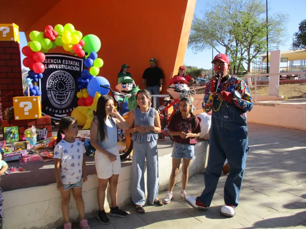 FGE y AEI festejan el Día de la Niñez en Parral con juegos y rifa de regalos - imagen 3