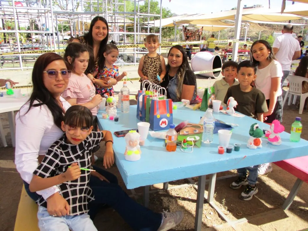 FGE y AEI festejan el Día de la Niñez en Parral con juegos y rifa de regalos - imagen 15