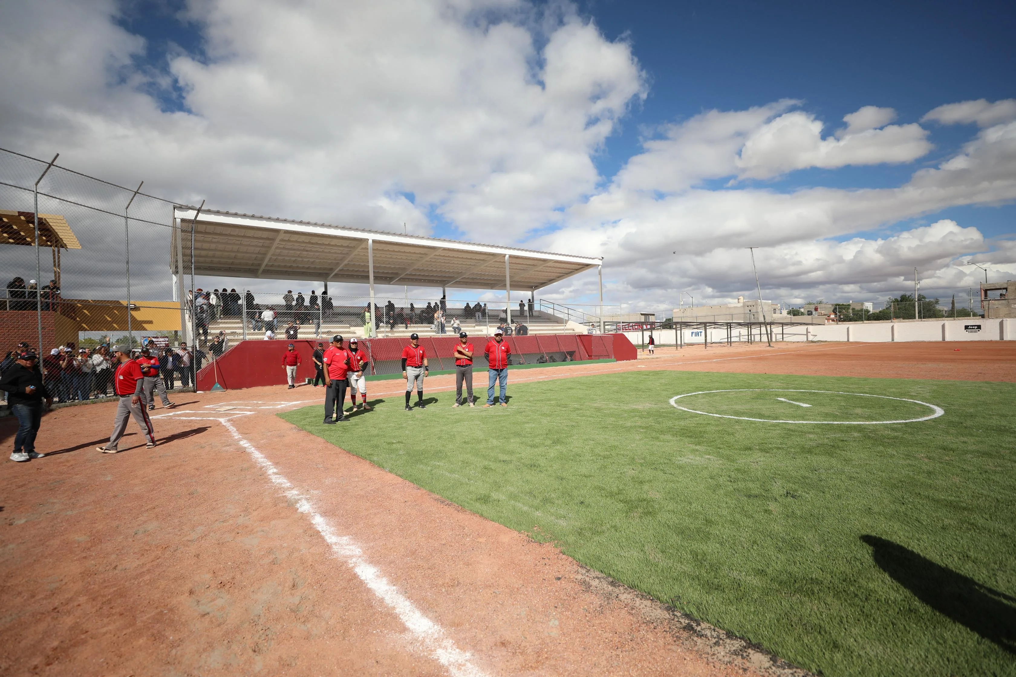 Municipio entrega canchas remodeladas al SNTSS en el Día del Trabajo - imagen 3