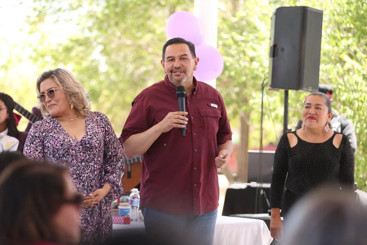 Alcalde de Juárez festeja el Día de las Madres en Horizontes del Sur - imagen 4