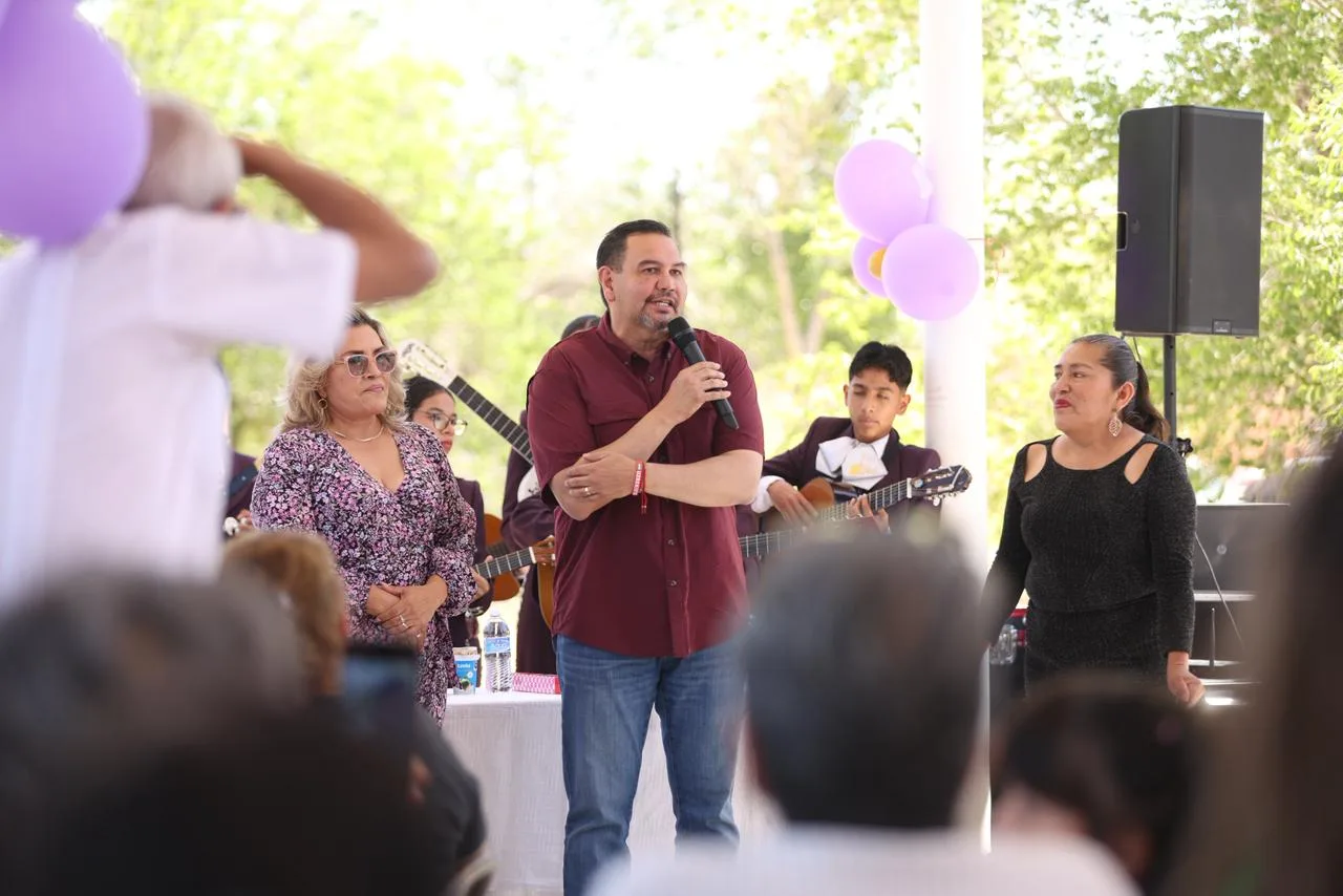 Alcalde de Juárez festeja el Día de las Madres en Horizontes del Sur - imagen 5