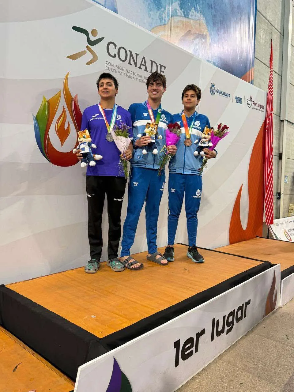 Ian Santarriaga gana tres medallas de plata en la Olimpiada Nacional de Natación en León - imagen 3