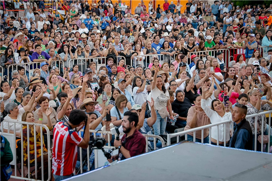 Concierto 'Orquestándola Norteño Sinfónico' reúne a 14 mil personas en Chihuahua para celebrar el Día de las Madres - imagen 8