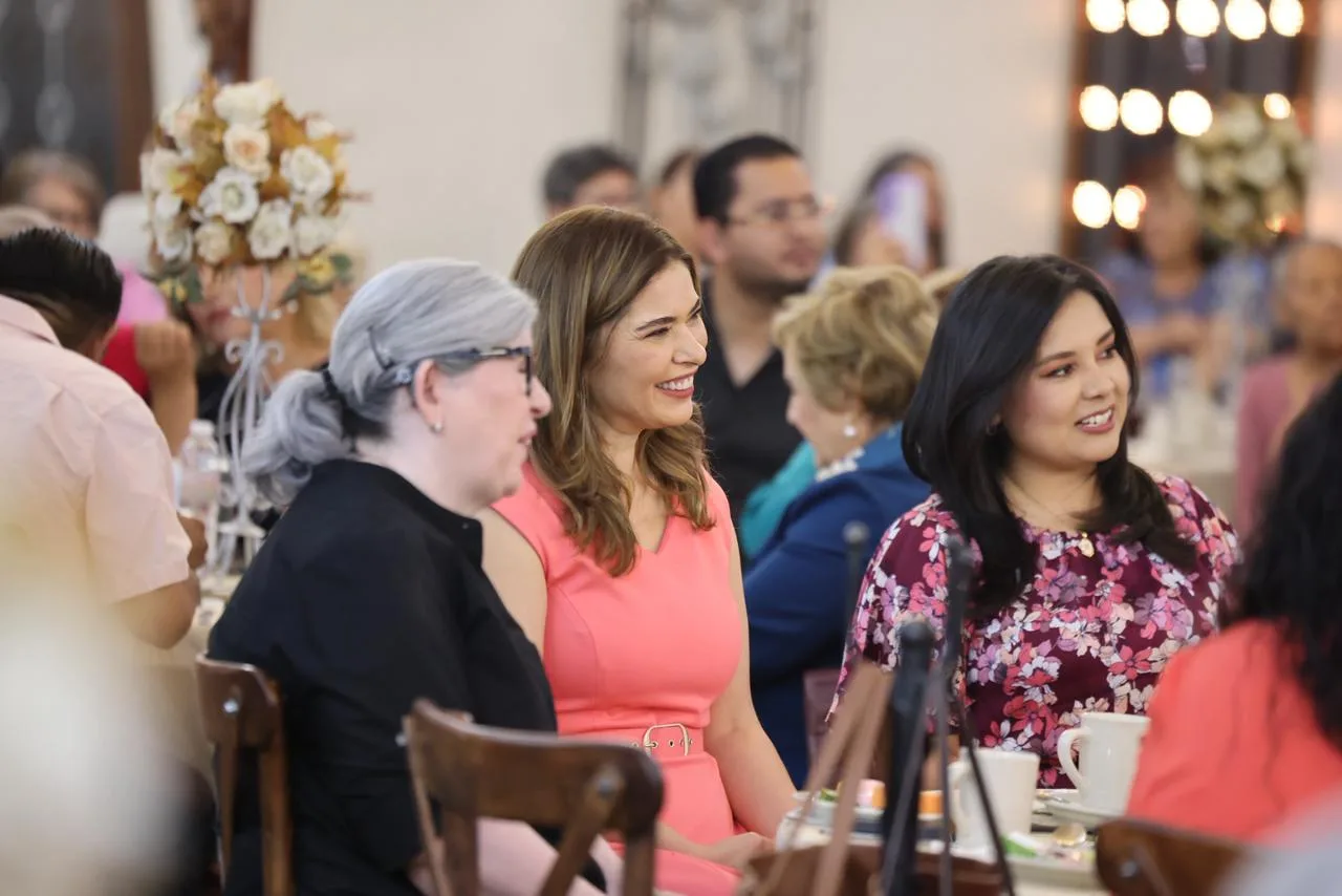 Alcalde y DIF de Juárez festejan el Día de las Madres con coordinadoras de los 96 Consejos de Adultos Mayores - imagen 11