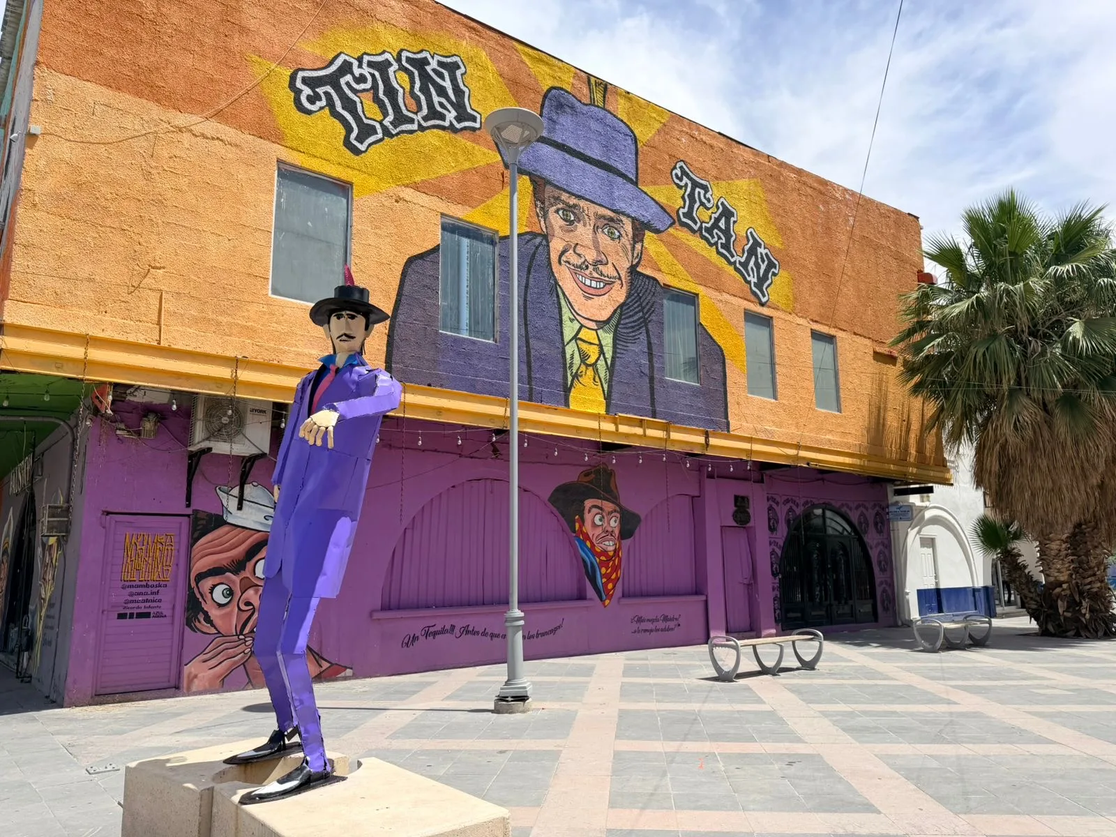 Restauran la estatua de Tin Tan en Ciudad Juárez: soldadura, pintura y colores originales del Pachuco de Oro - imagen 2