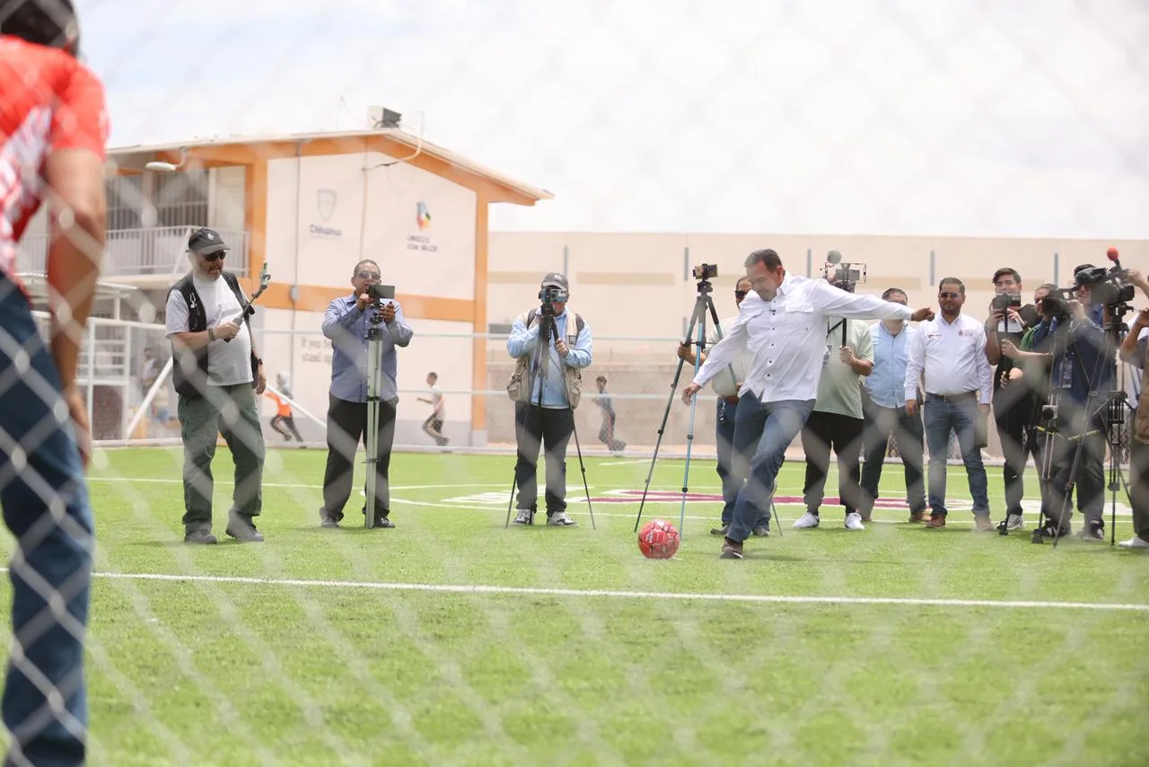 Municipio invierte 3.2 millones de pesos en canchas deportivas para la Secundaria Técnica 97 de Ciudad Juárez - imagen 3