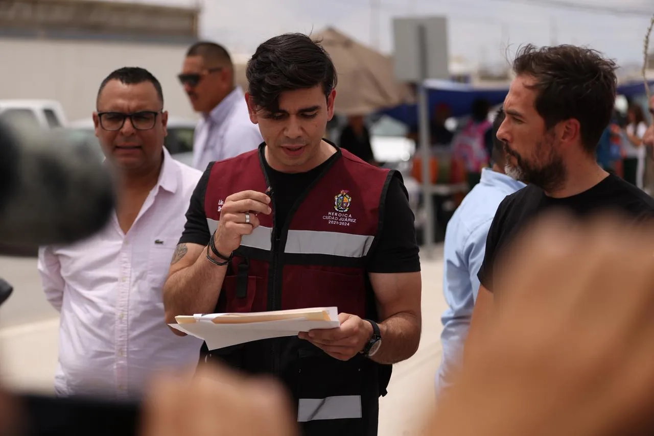 Alcalde de Juárez recorre Conalep 323 e informa sobre obras de casi 10 millones de pesos en infraestructura urbana y educativa - imagen 1