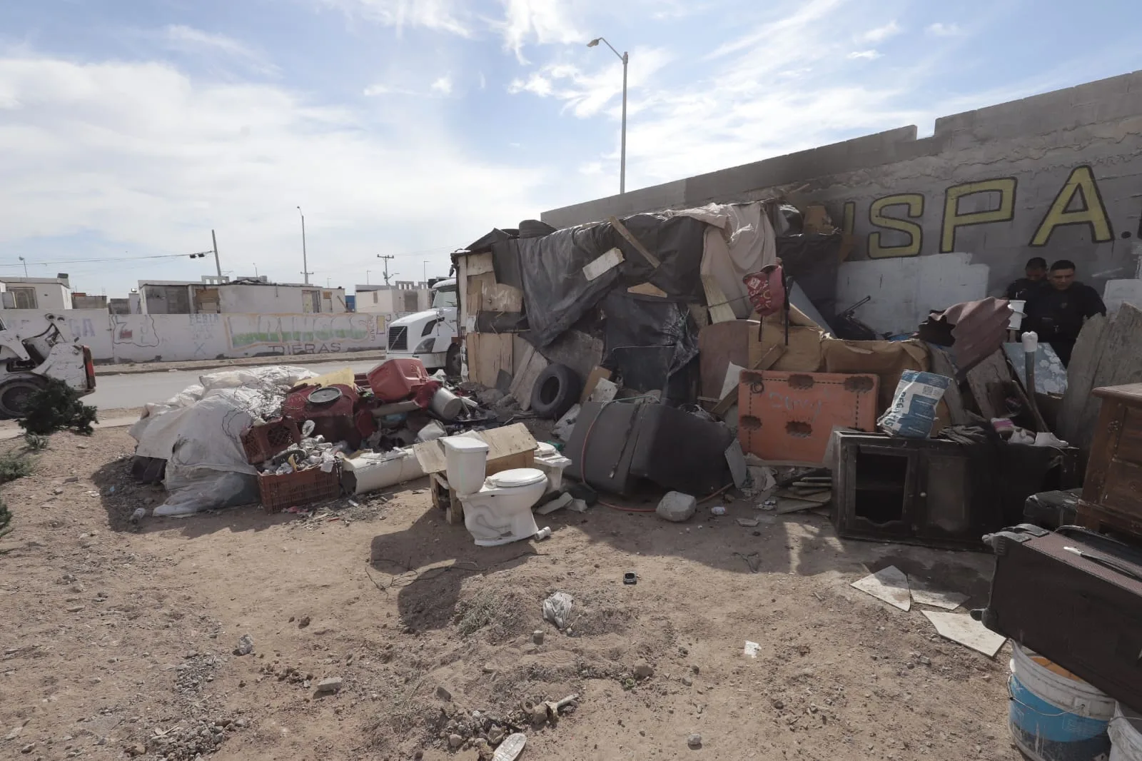 Ejército, Guardia Nacional y Municipio retiran 122 toneladas de basura y escombro en cinco colonias de Ciudad Juárez - imagen 3