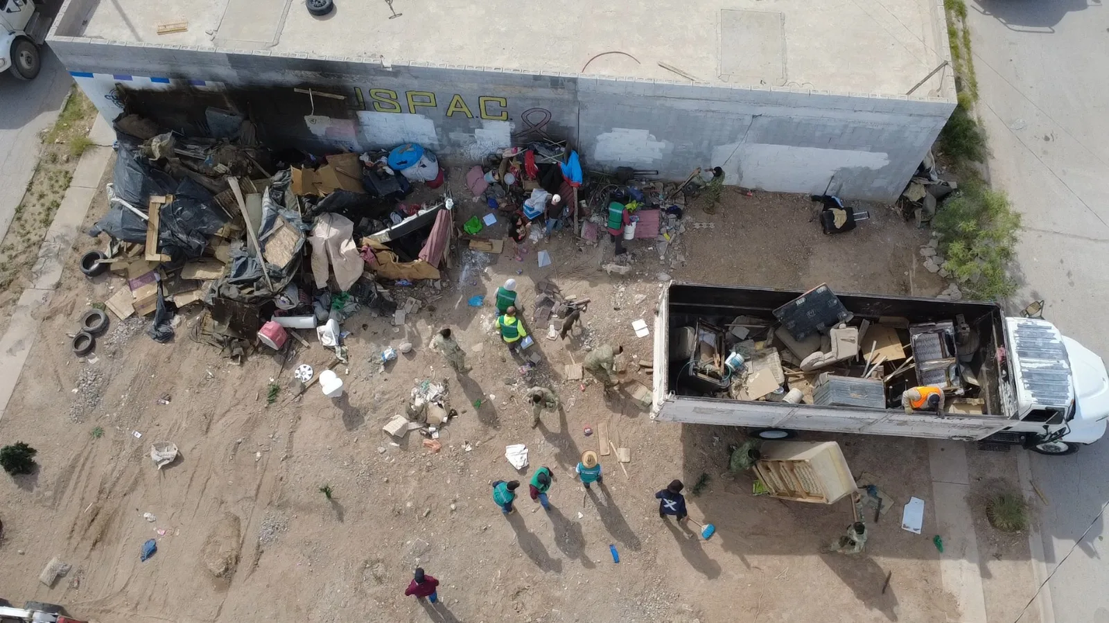 Ejército, Guardia Nacional y Municipio retiran 122 toneladas de basura y escombro en cinco colonias de Ciudad Juárez - imagen 6
