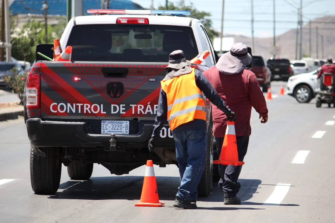 Pintura y señalización vial avanzan en avenidas clave de Ciudad Juárez - imagen 1