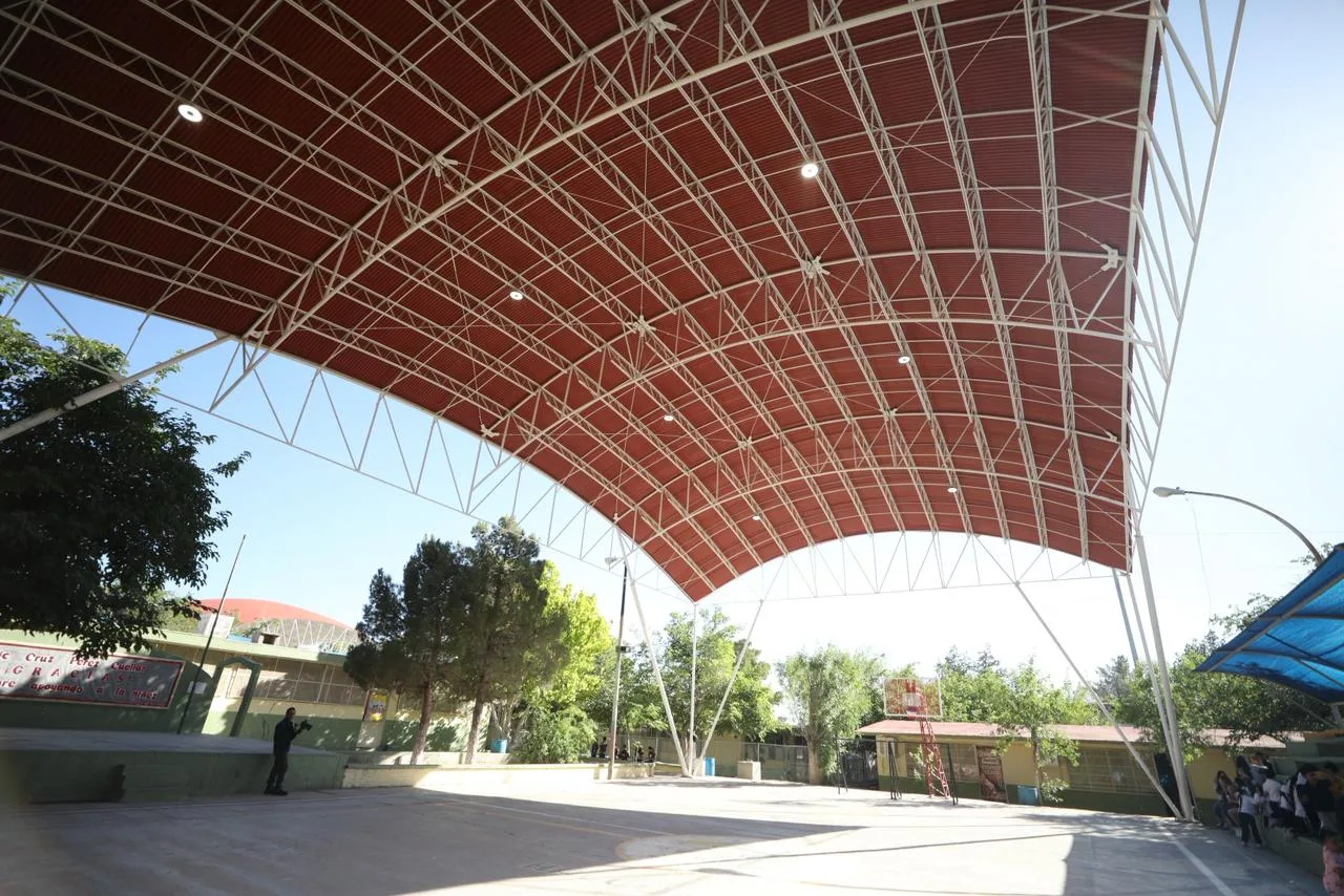 Municipio de Juárez entrega domo de 2 millones de pesos en la primaria Soledad Herrera Villa - imagen 9