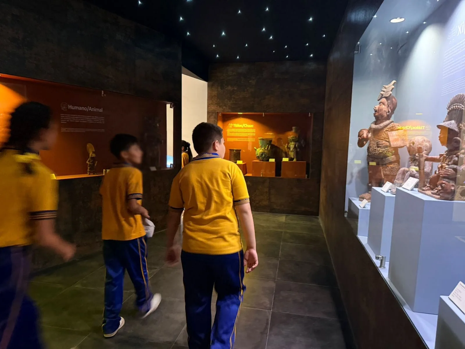 Estudiantes del Colegio Rayenare recorren el MAHCH con el programa Grandes Exploradores de IPACULT - imagen 17