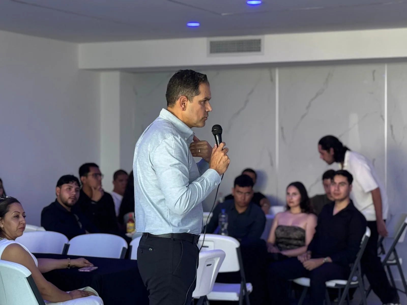Gilberto Loya se reúne con jóvenes de Chihuahua para fortalecer la seguridad y participación ciudadana