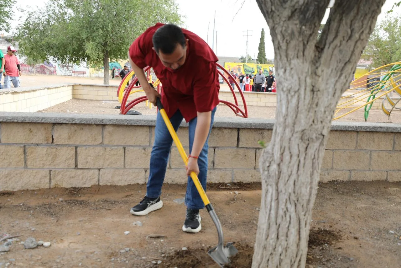 Alcalde de Juárez participa en jornada de limpieza y rehabilitación en colonia 16 de Septiembre - imagen 1