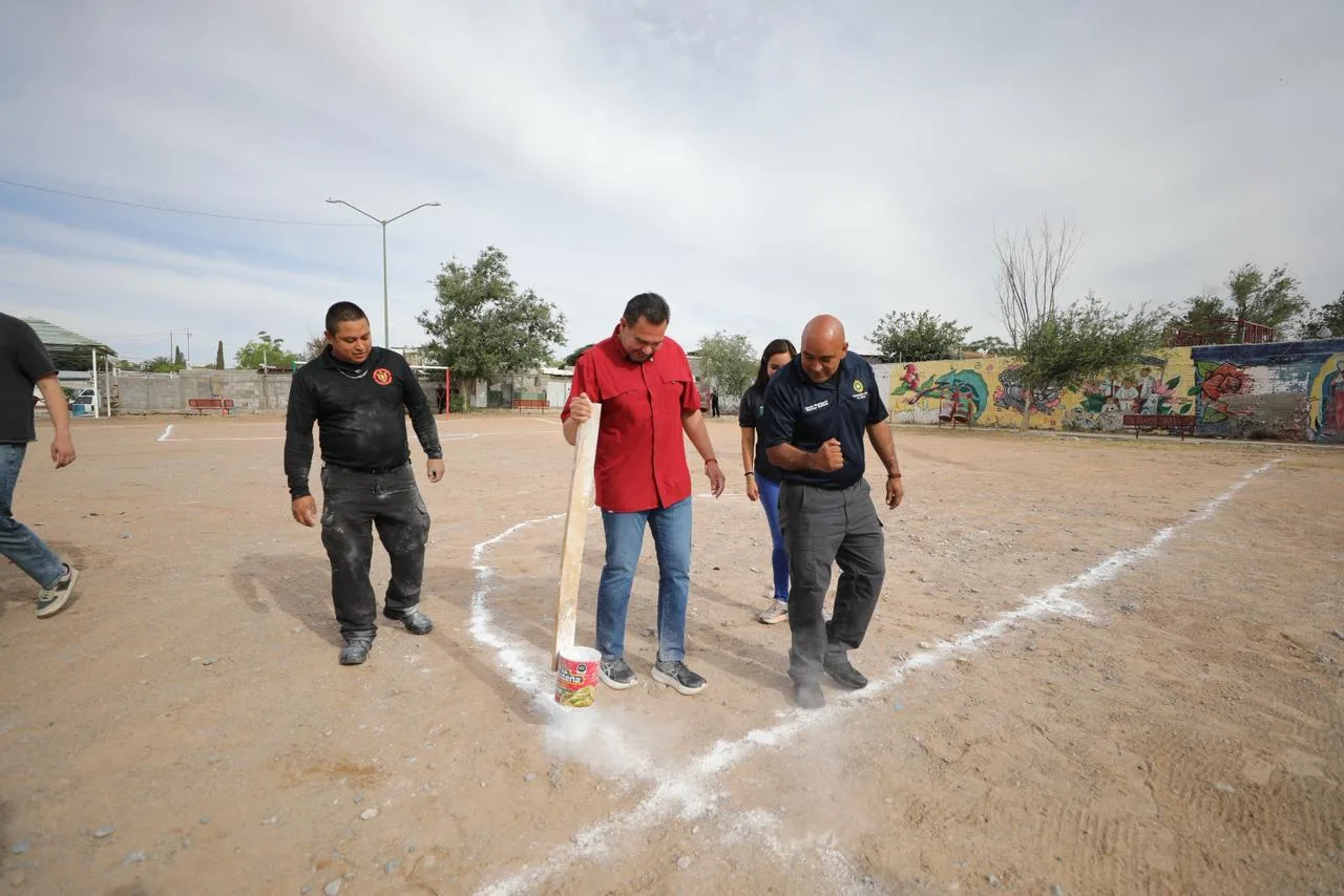 Alcalde de Juárez participa en jornada de limpieza y rehabilitación en colonia 16 de Septiembre - imagen 3