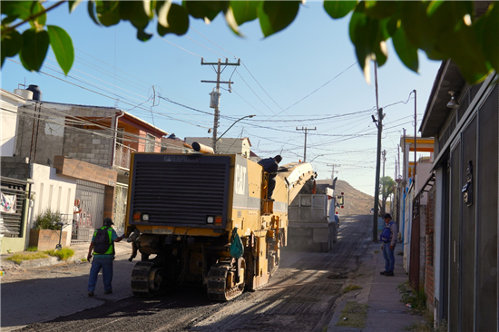 Inicia recarpeteo en calles de Colinas del Sol en Chihuahua tras aprobación ciudadana