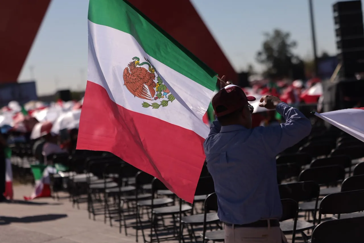 Cruz Pérez Cuéllar respalda a Claudia Sheinbaum en evento en Plaza de la Mexicanidad - imagen 16