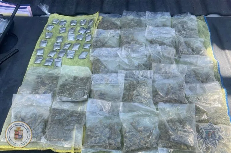 Detienen en León a mujer con más de 50 dosis de droga en colonia Casa Blanca