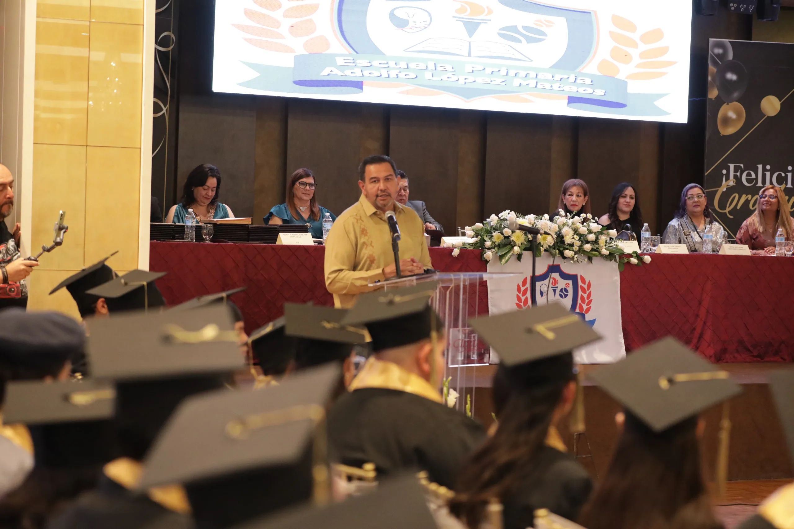 Cruz Pérez Cuéllar apadrina graduación de la Escuela Primaria Adolfo López Mateos en 2026