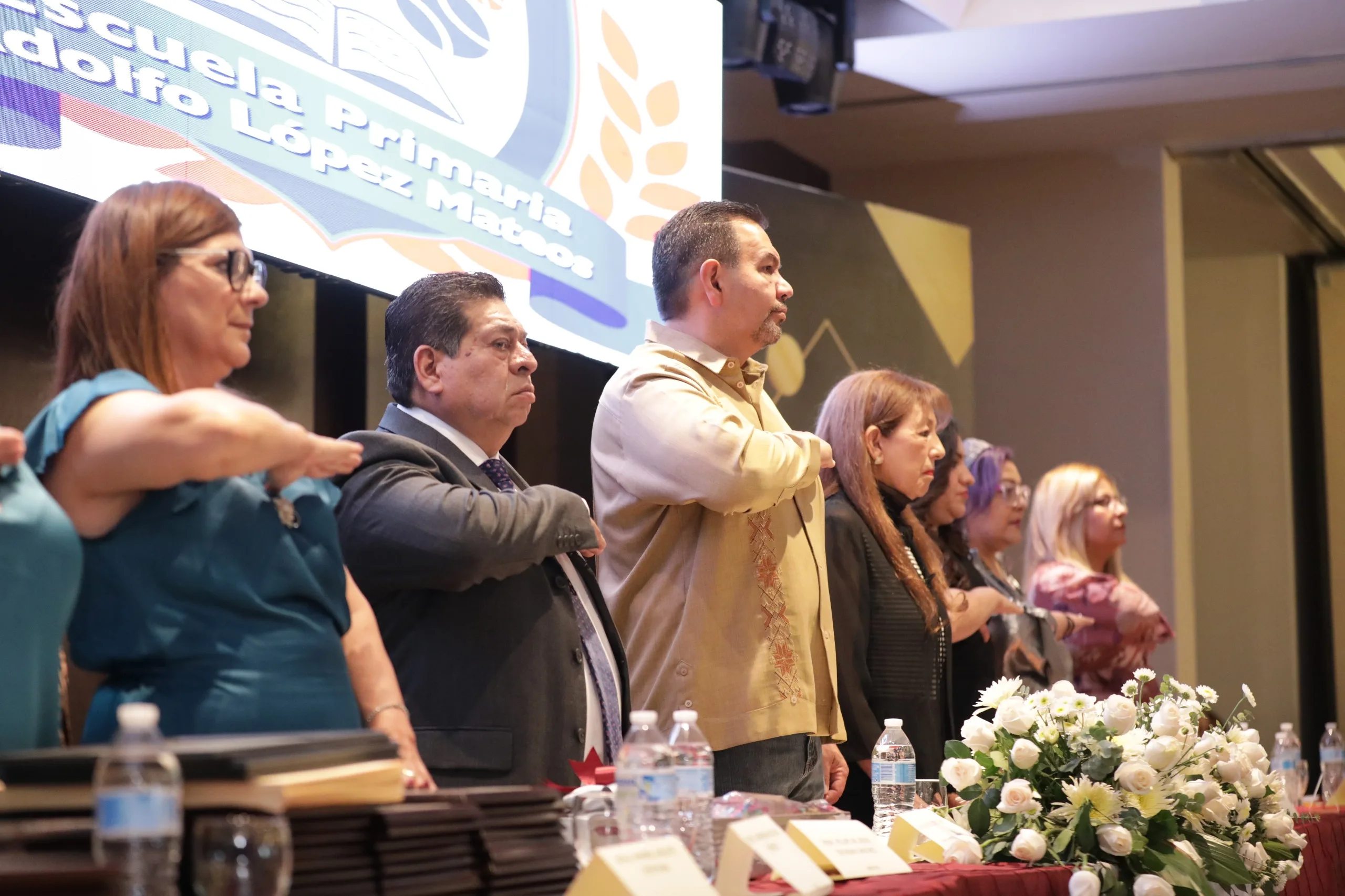 Cruz Pérez Cuéllar apadrina graduación de la Escuela Primaria Adolfo López Mateos en 2026 - imagen 10