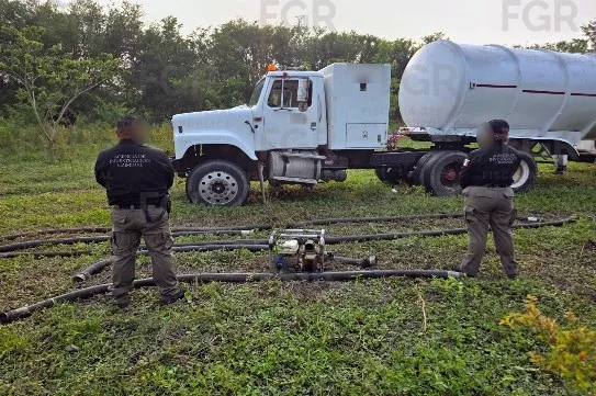FGR asegura 19 mil litros de hidrocarburo y desactiva tomas clandestinas en Cárdenas, Tabasco - imagen 4