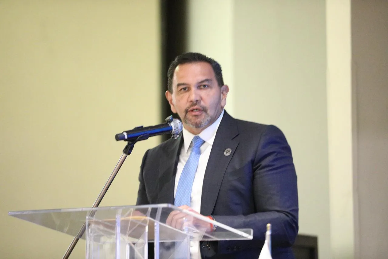 Cruz Pérez Cuéllar asiste a toma de protesta de nueva Mesa Directiva de Canacintra en Ciudad Juárez - imagen 1