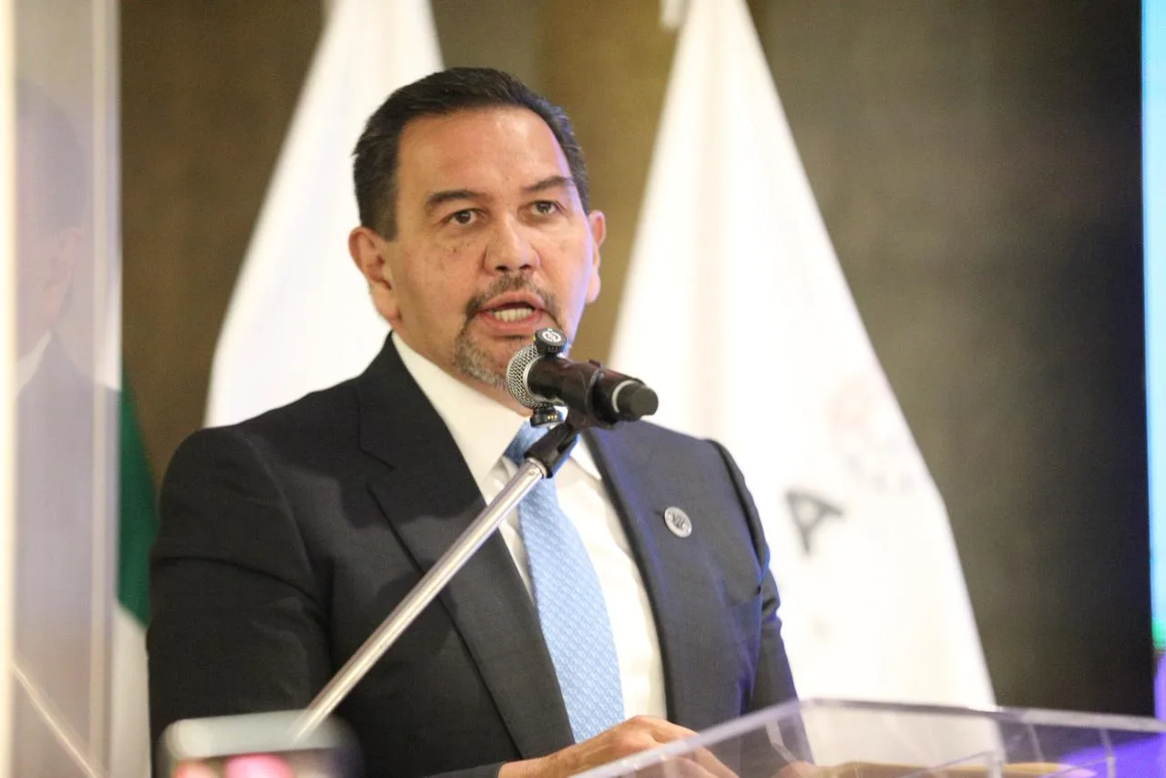 Cruz Pérez Cuéllar asiste a toma de protesta de nueva Mesa Directiva de Canacintra en Ciudad Juárez - imagen 3