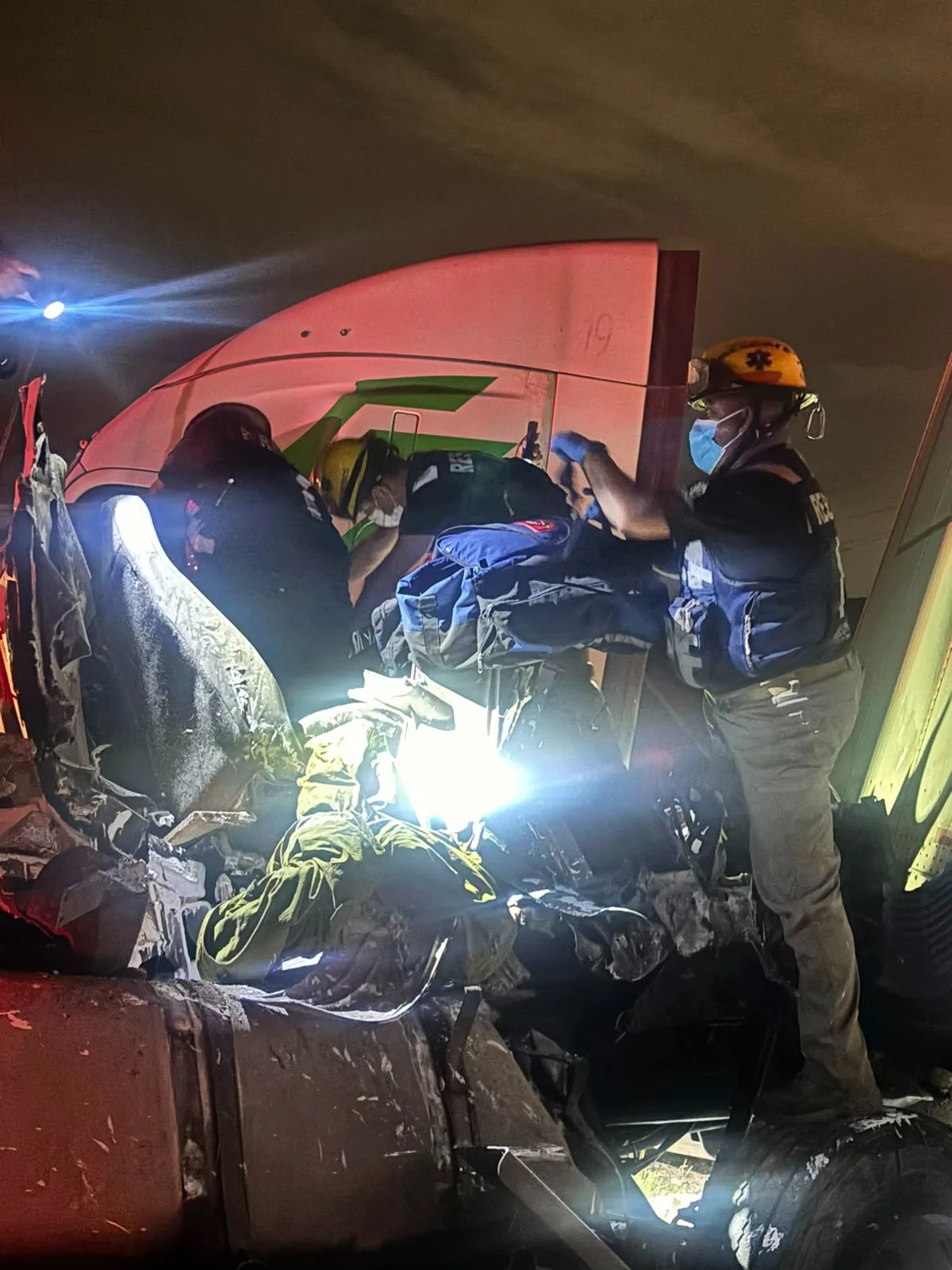 Rescatan a dos personas tras choque entre tractocamiones en la carretera Juárez–Chihuahua - imagen 1