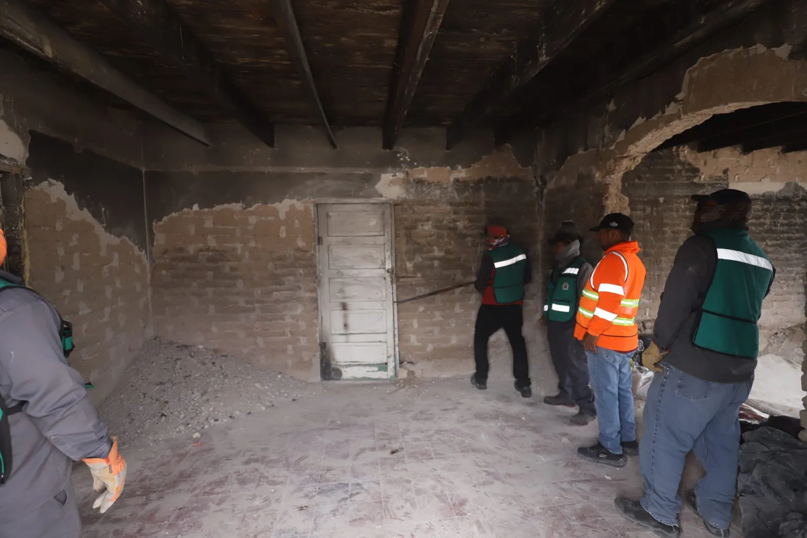 Demuelen finca abandonada en cruce de Ingeniero David Herrera Jordán y Ramón Corona para reducir riesgos - imagen 4