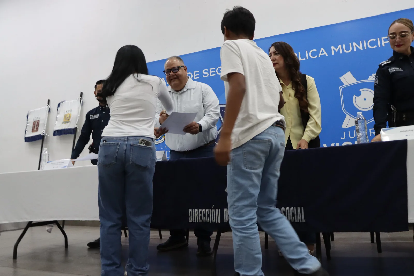 49 adolescentes completan el programa preventivo Patrulla Juvenil en ceremonia de graduación - imagen 3