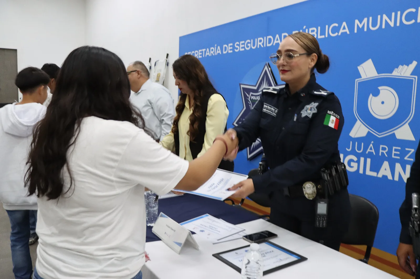 49 adolescentes completan el programa preventivo Patrulla Juvenil en ceremonia de graduación - imagen 7