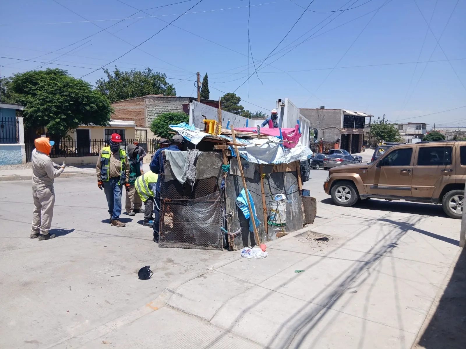 Retiran construcción improvisada que bloqueaba vía pública en colonia Independencia - imagen 1