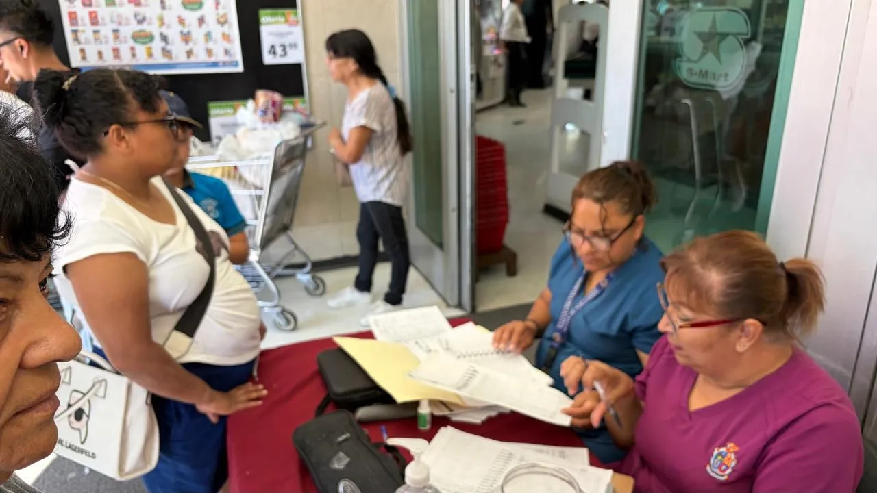 Brigada médica en S-Mart Altamirano aplica 177 vacunas para fortalecer la prevención - imagen 2