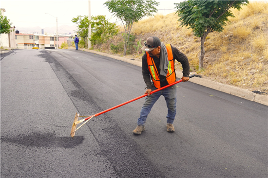 Avanza recarpeteo en calles de Colinas del Sol en Chihuahua con más de 2 mil m² de asfalto nuevo - imagen 1