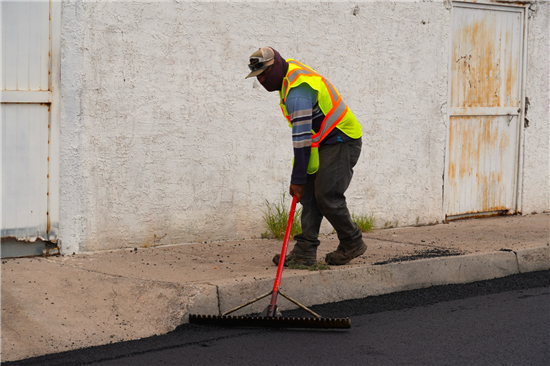 Avanza recarpeteo en calles de Colinas del Sol en Chihuahua con más de 2 mil m² de asfalto nuevo - imagen 2