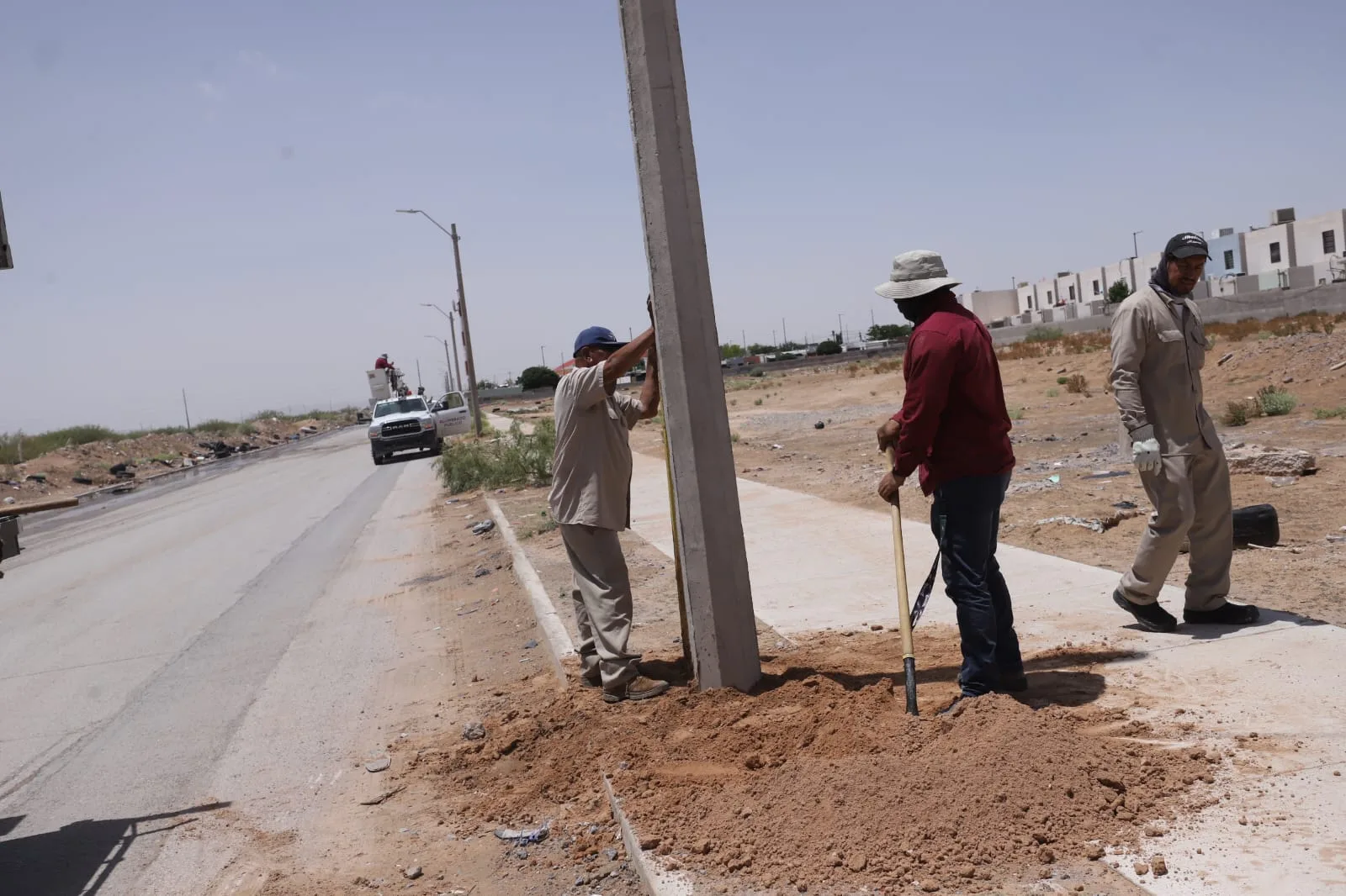 Rehabilitan alumbrado público en calle Jesús Macías Delgado de Ciudad Juárez - imagen 4
