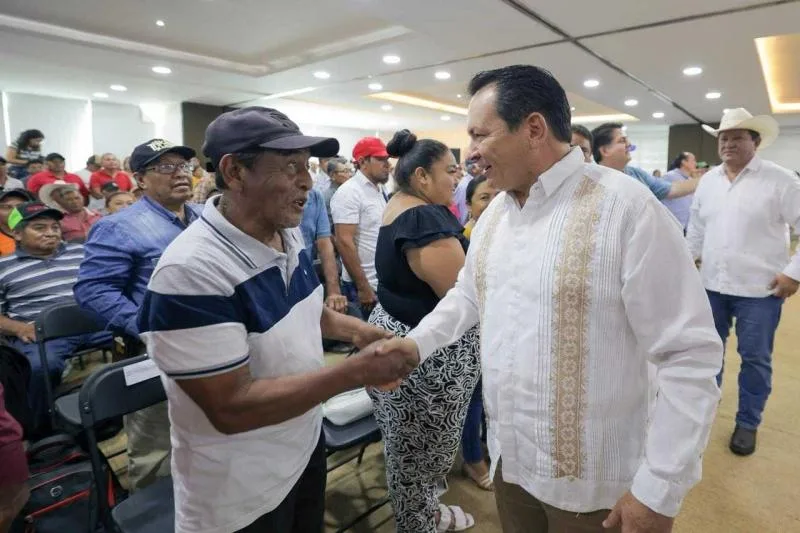 Gobernador de Yucatán entrega apoyos para sistemas de riego solar y becas escolares en 2026 - imagen 1