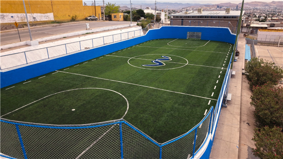 Avanza más del 50% la rehabilitación de la cancha de futbol rápido Media Luna en colonia Rosario, Chihuahua - imagen 2