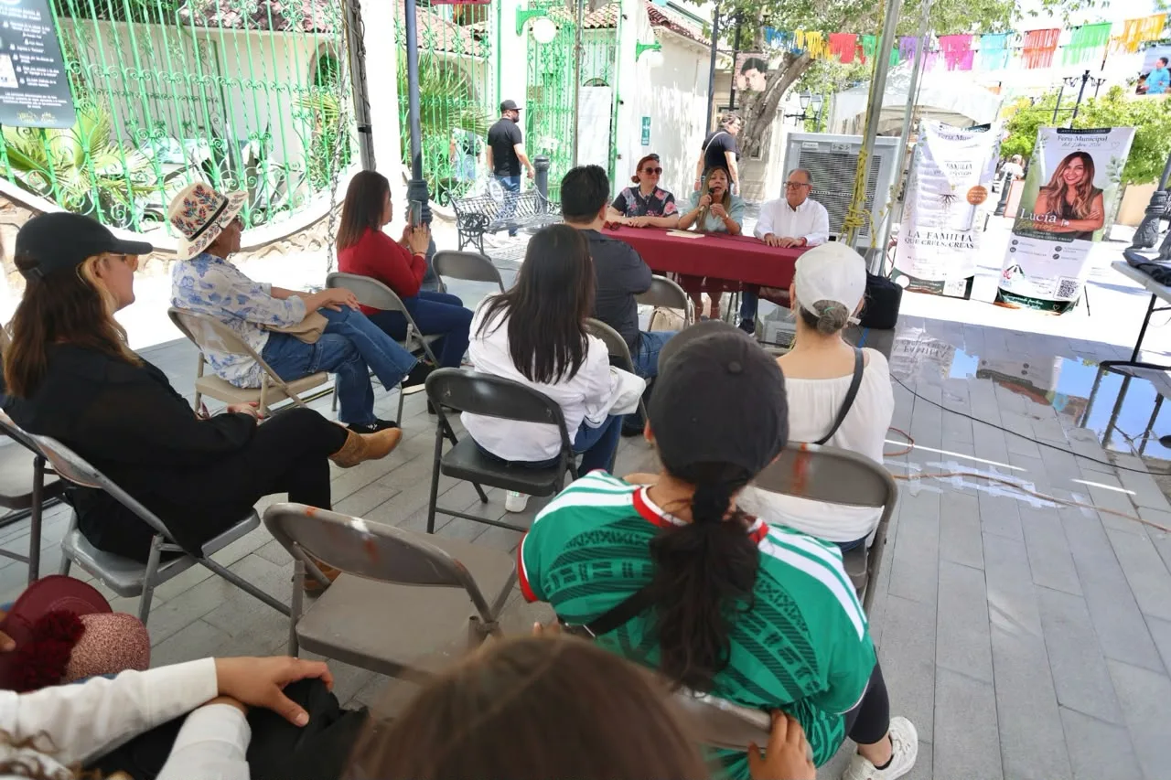 Lucía Barrios presenta “La familia que crees, creas” en el Festival del Libro y las Artes de Ciudad Juárez 2026 - imagen 11
