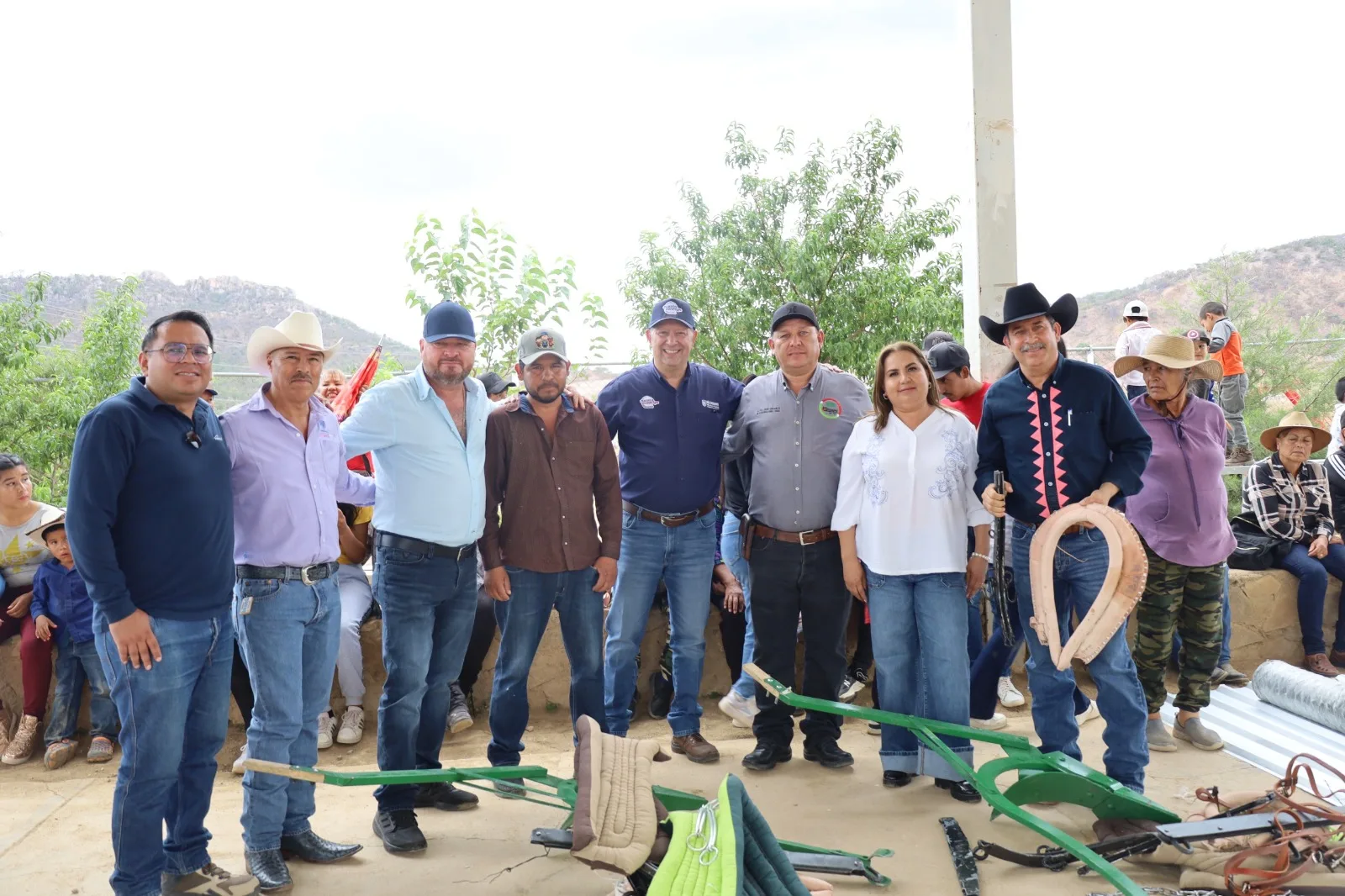 NutriChihuahua entrega alimentos, apoyos escolares e insumos agropecuarios en Uruachi - imagen 4