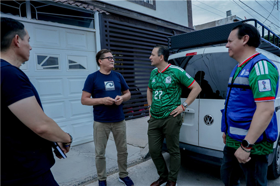 Alcalde Marco Bonilla supervisa alumbrado y seguridad en colonia Cumbres del Sur, Chihuahua - imagen 1