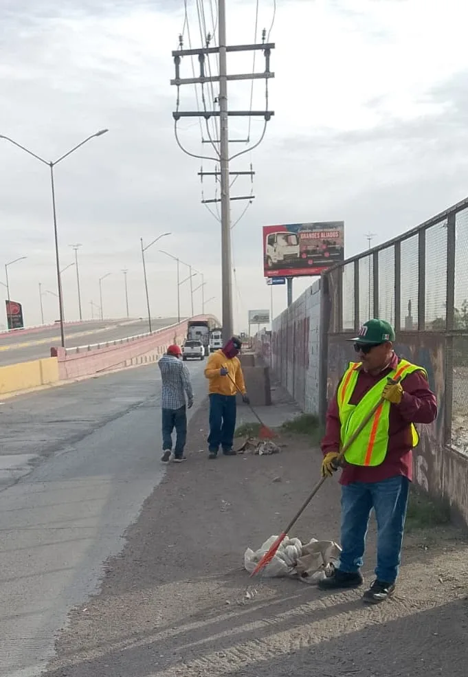 Refuerzan limpieza en glorieta del Kilómetro 20 para reducir residuos y riesgos viales - imagen 3