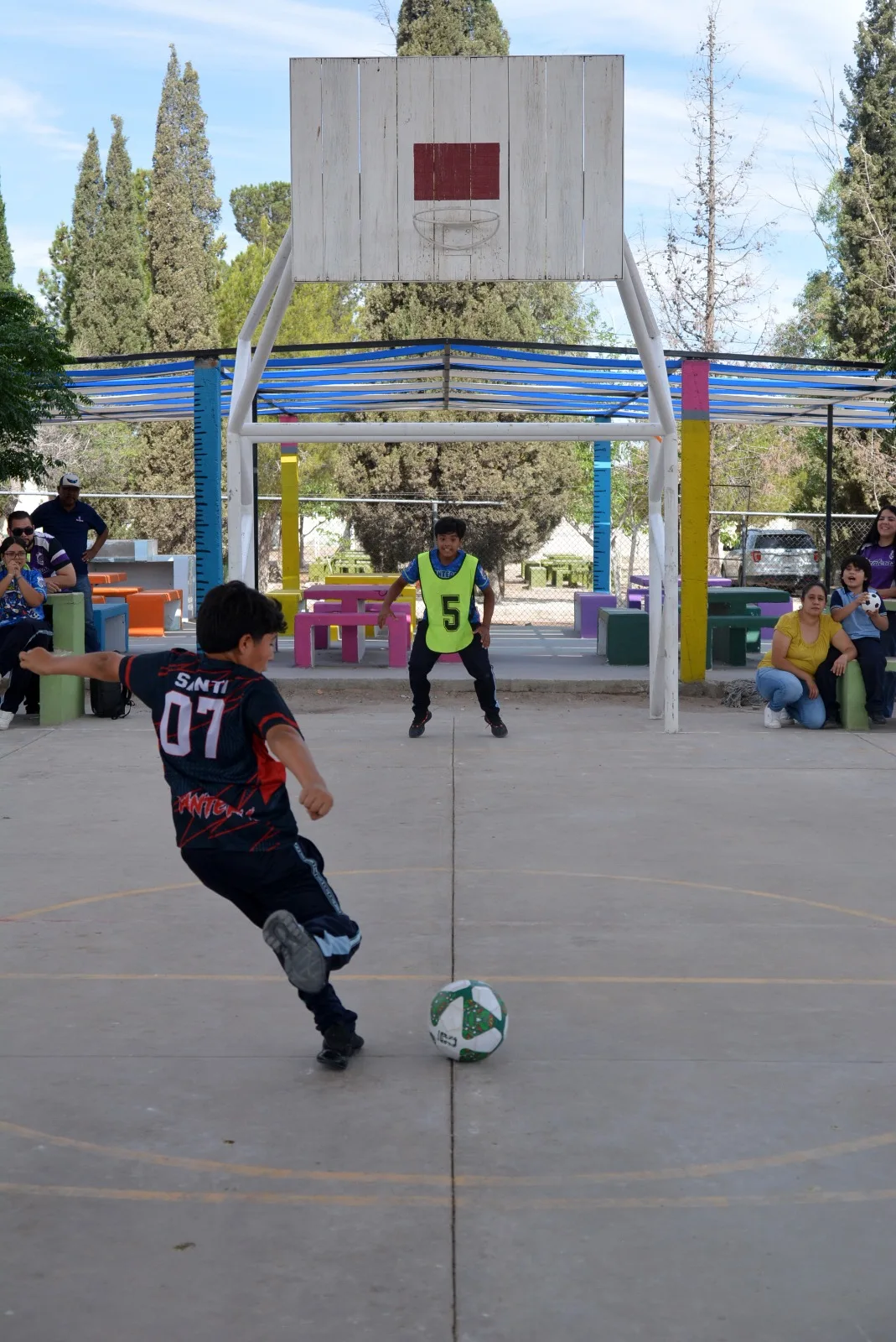 Más de 300 estudiantes participan en 'Balón por la Paz' en Escuela Primaria Solidaridad 2666 en Ciudad Juárez - imagen 1