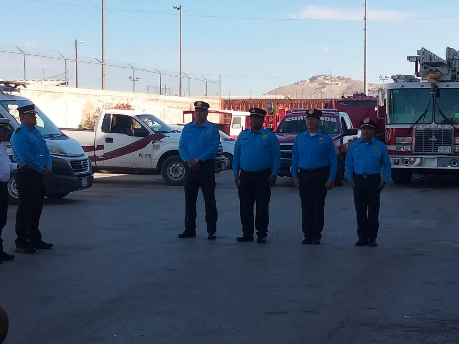 Protección Civil reconoce a cuatro bomberos tras 27 años de servicio en Ciudad Juárez - imagen 3