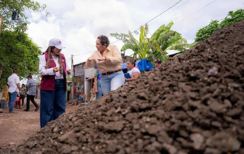 DIF Yucatán entrega láminas y lonas para apoyar a familias afectadas por lluvias en Pueblo Unido - imagen 2